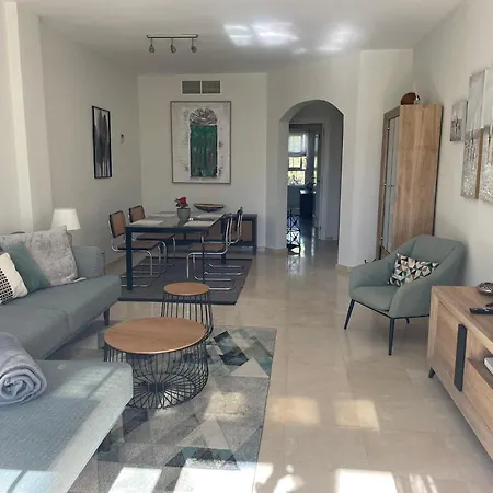 Bahia De Beachfront 2 Bedroom Apartment *