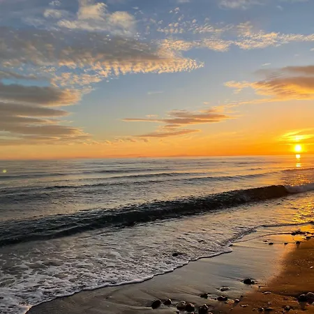 Bahia De Beachfront 2 Bedroom Apartment Marbella