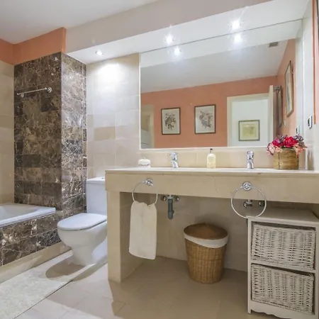Bahia De Beachfront 2 Bedroom * Marbella