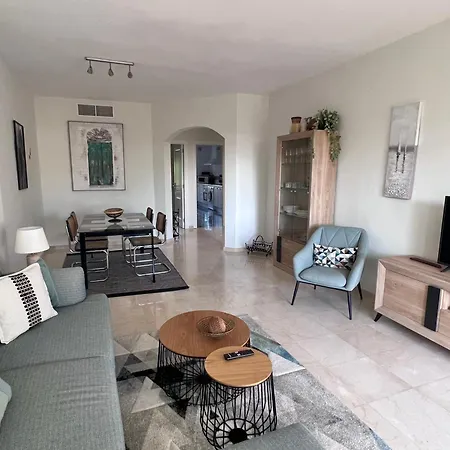 Bahia De Beachfront 2 Bedroom Apartment *